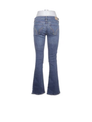 Blå bootcut jeans från Hollister  - Snygga blå bootcut jeans från Hollister. Ca 80 cm runt midjan tror jag. Säljer då de inte passa. 