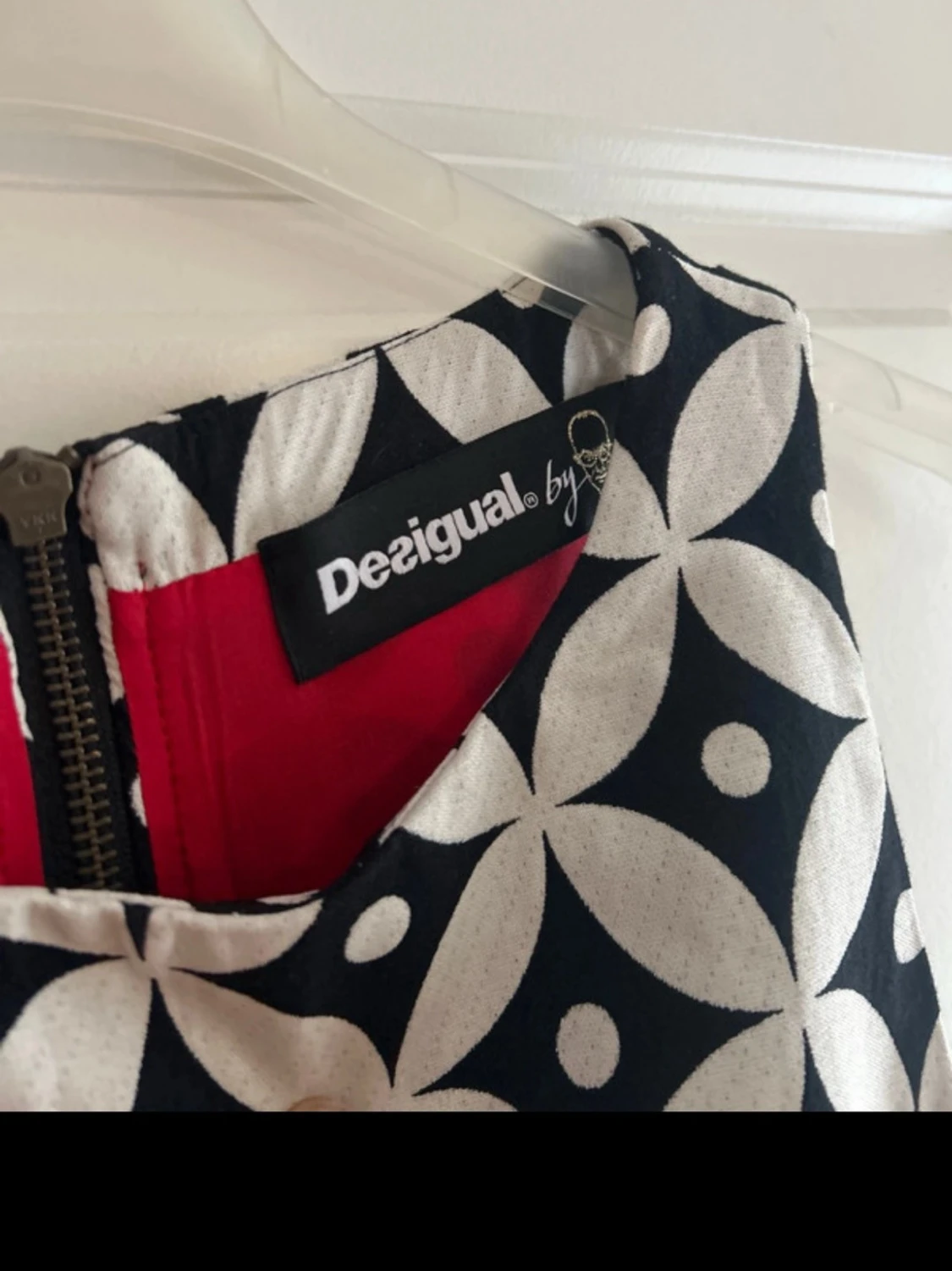 Svartvit mönstrad klänning Desigual - 1