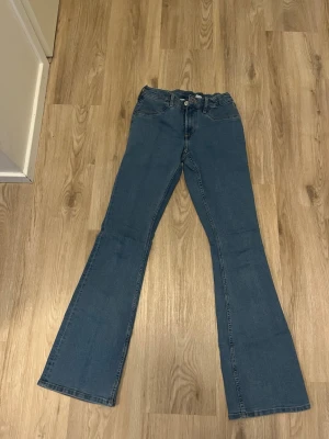Jeans - Från hm barn, är 32 i storlek 