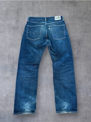 Levis Silvertab Jeans - Säljer dessa grymt feta Levis silvertab jeans i storlek 31/32. Måtten är följande:  Midja: 41 Ytterben: 103 Benöppning: 20 Pris kan diskuteras 😊