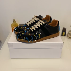 Masion margiela gats - Snygga svarta par svarta maison margiela gats || 42 storlek|| shoe box och dustbag medföljer|| Pris kan diskuteras vid snabb affär||