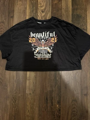 Cropped T-shirt - Köparen står för frakten!