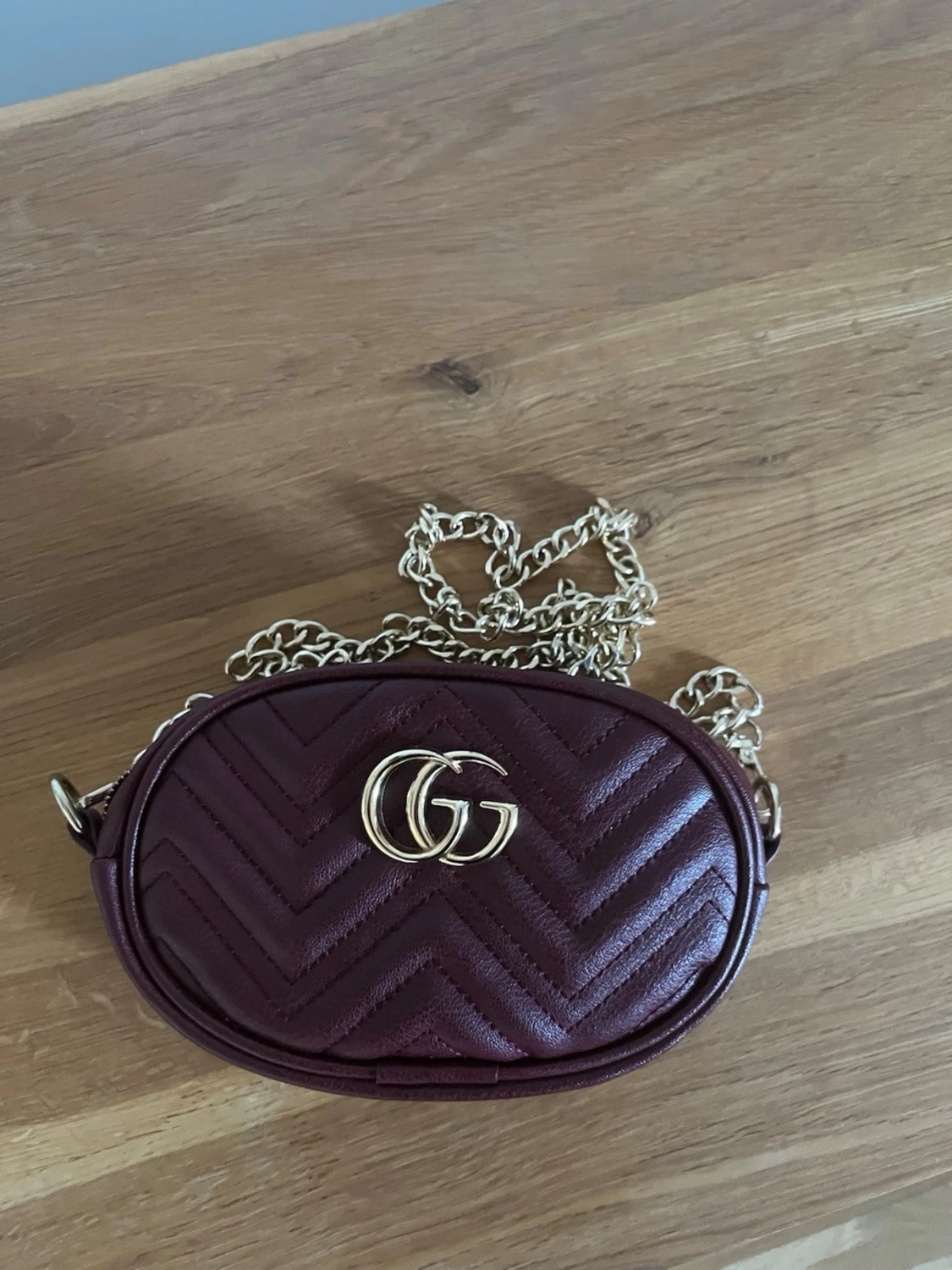 Vinröd Gucci väska