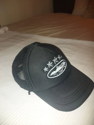 Corteiz keps - En helt ny Corteiz keps inte använd helt ny utan prislapp fraktas snabbt med instabox😇 kom dm om ni är intresserade🤩 