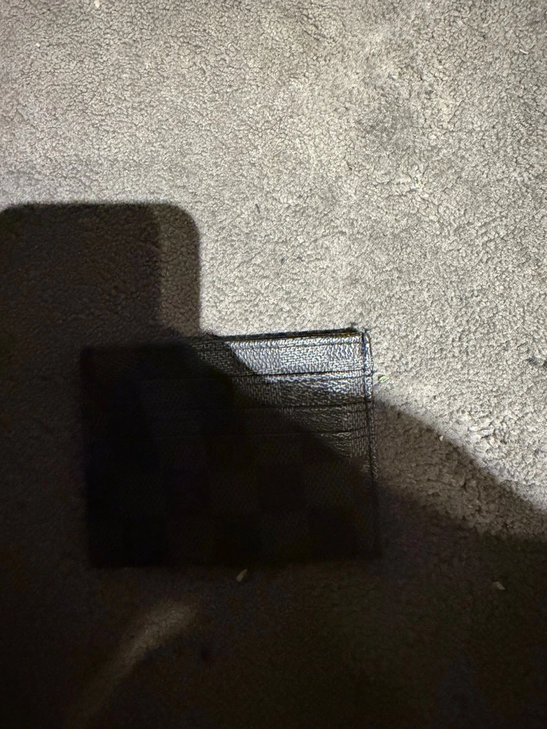 Svart rutig plånbok i skinn