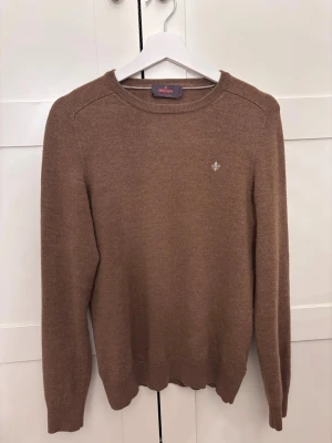 Morris tröja - Väldigt fin Morris pullover tröja i 100% merinoull. Storlek M från början men krympt i tvätten till storlek S, annars nyskick🙌.