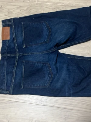 Mörkblå jeansskorts från &Demin - Snygga mörkblå jeansskorts inga som helst problem med dom, passar de med 158/164.