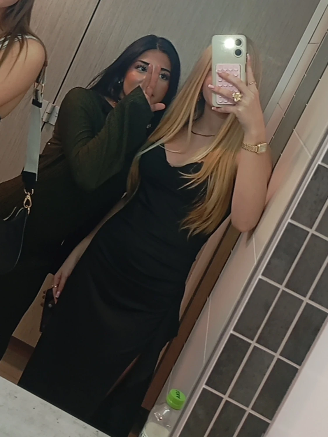 Svart långklänning med slits