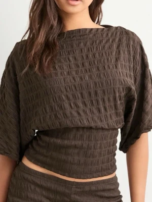 Structured topp  - en jätte fin brun topp ifrån nelly som jag inte längre använder, perfekt för sommaren. priset kan jag diskutera 💗