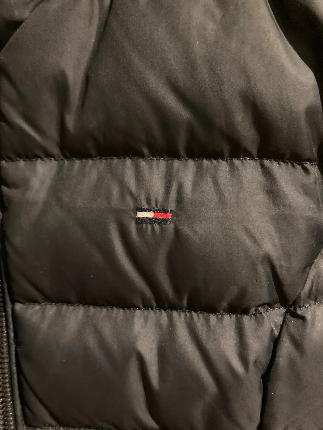 Svart pufferjacka från Hilfiger Denim - 2