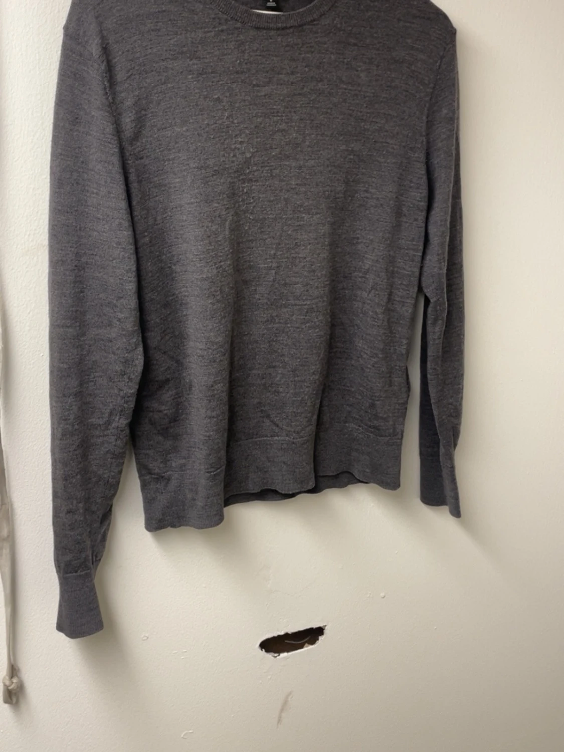 Grå stickad tröja i ullmix - 2