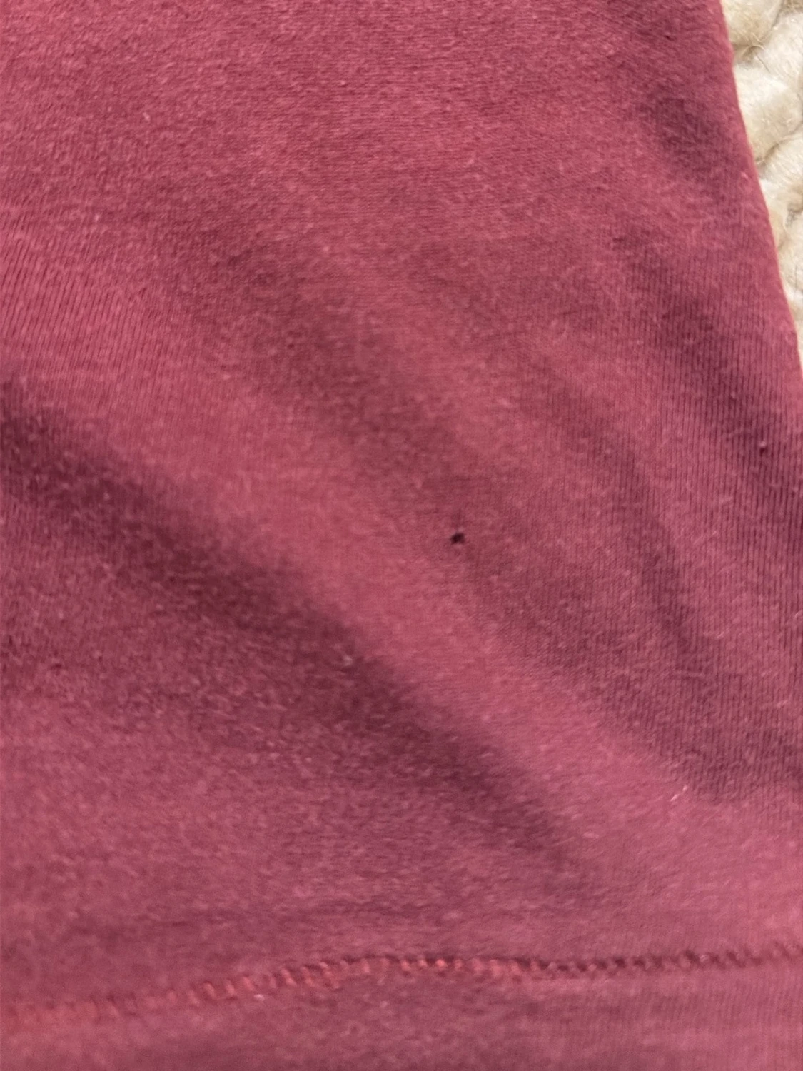 Vinröd t-shirt från Limitato - 2