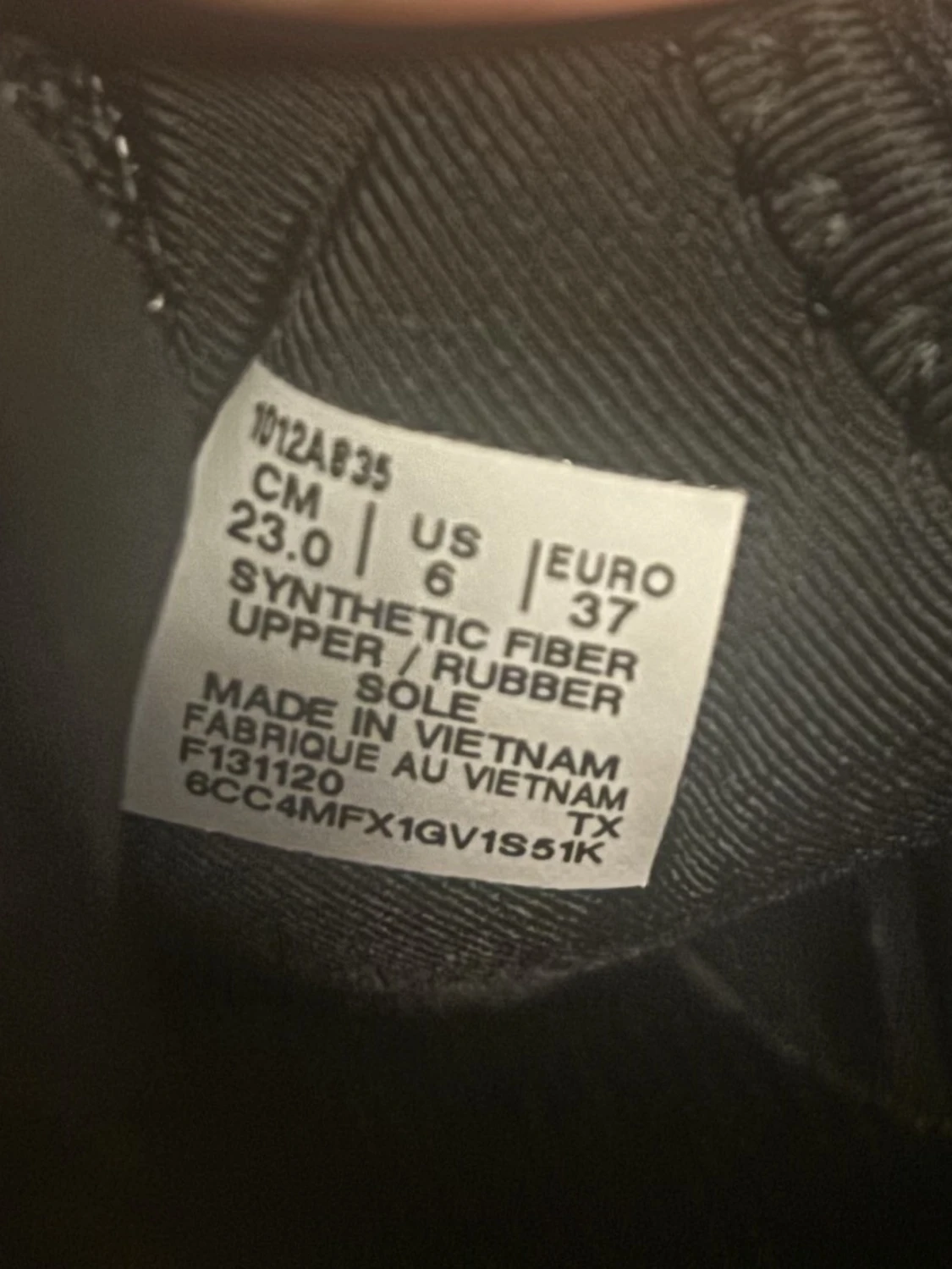 Svarta Asics sneakers med vit sula - 2