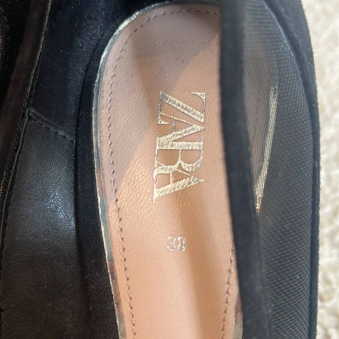 Svarta pumps med spetsig tå från Zara - 1