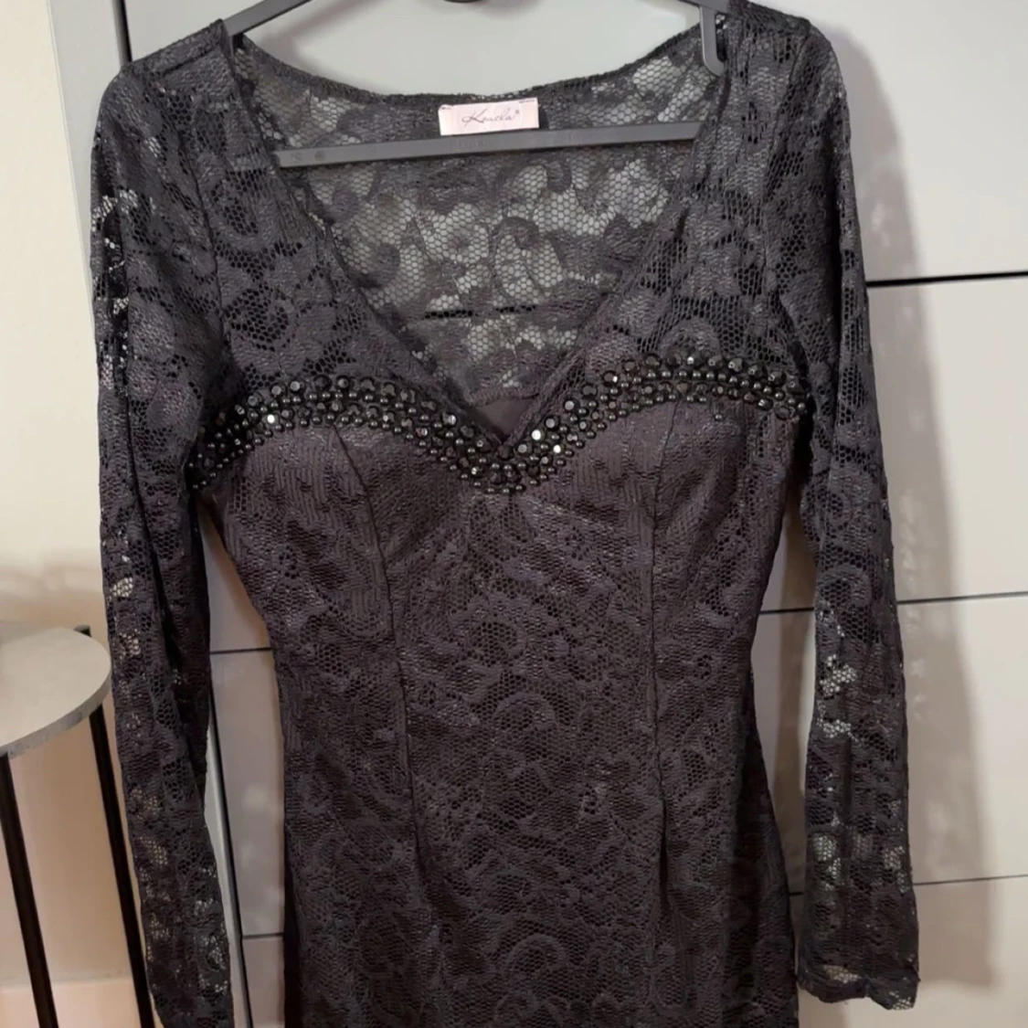 Svart spetsklänning från Koucla