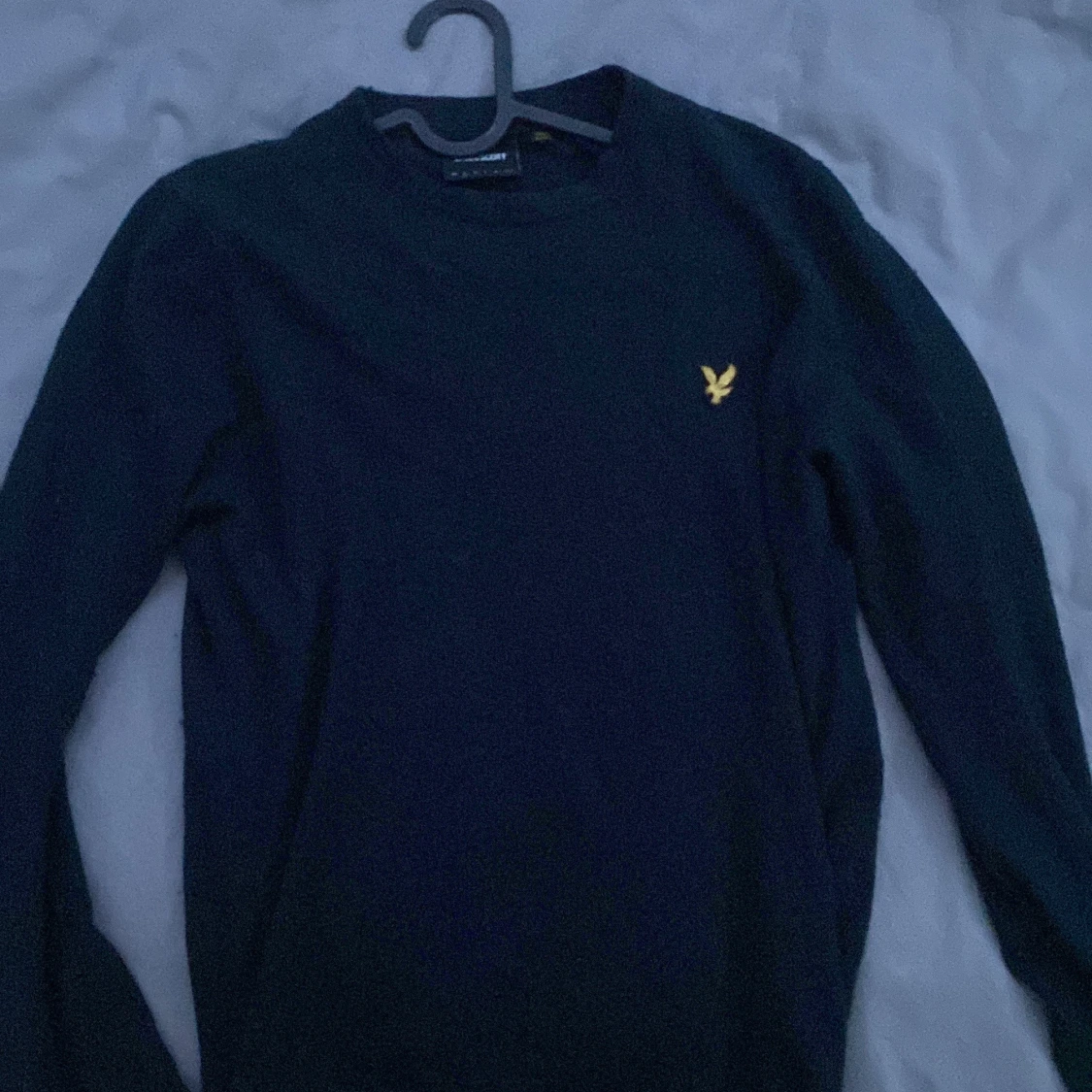 Mörkblå stickad tröja från Lyle & Scott - 1