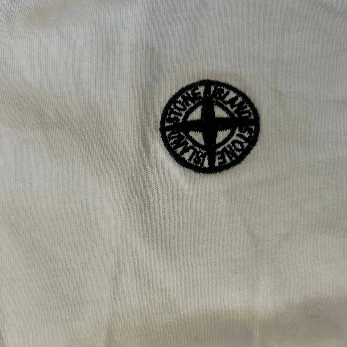 Vit Stone Island t-shirt med logga - 1