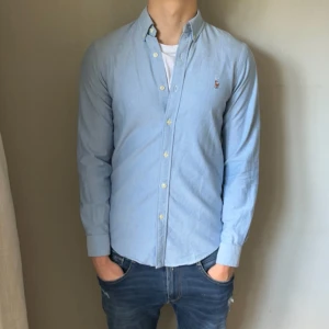 Ralph Lauren skjorta - Storlek S slimfit | Fint skick, inga defekter eller något liknande | modellen är 185 cm lång och väger ca 77 kg och den är för liten