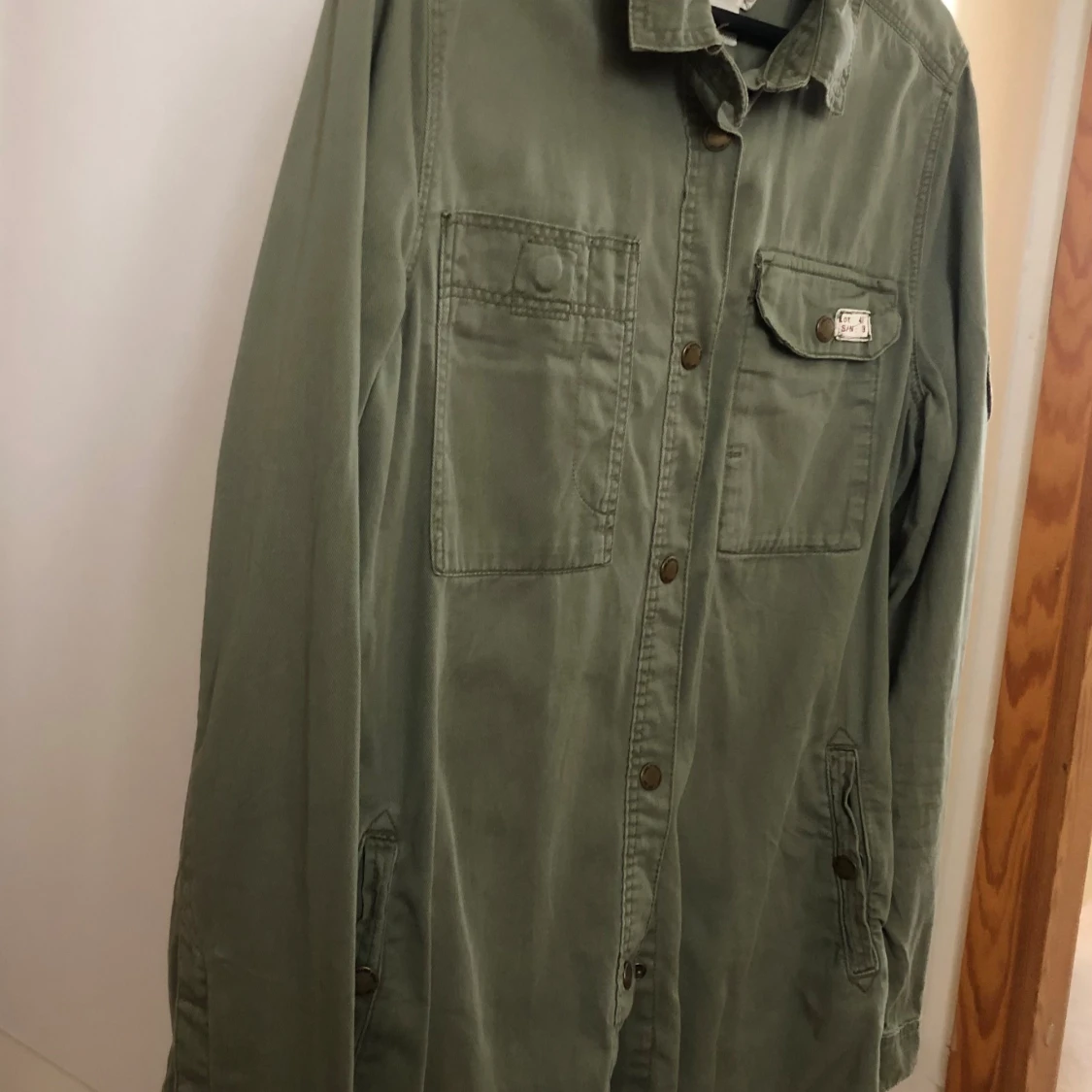 Grön overshirt med fickor