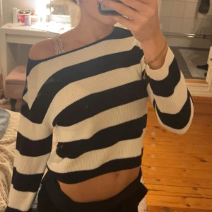 Randig stickad tröja - Fin Tröja i nyskick!💗