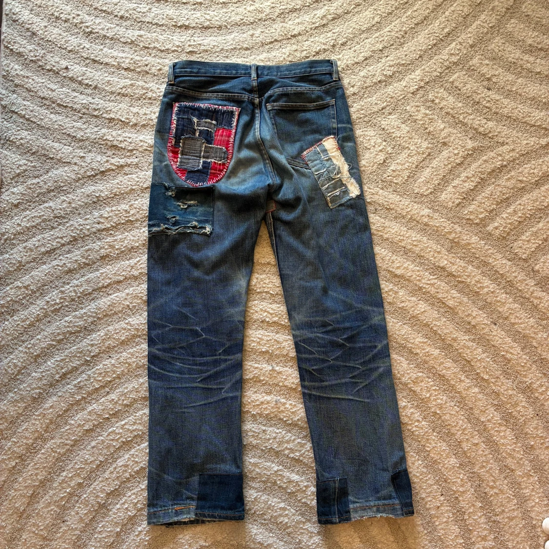 A.P.C. jeans med patchwork och slitningar - 1