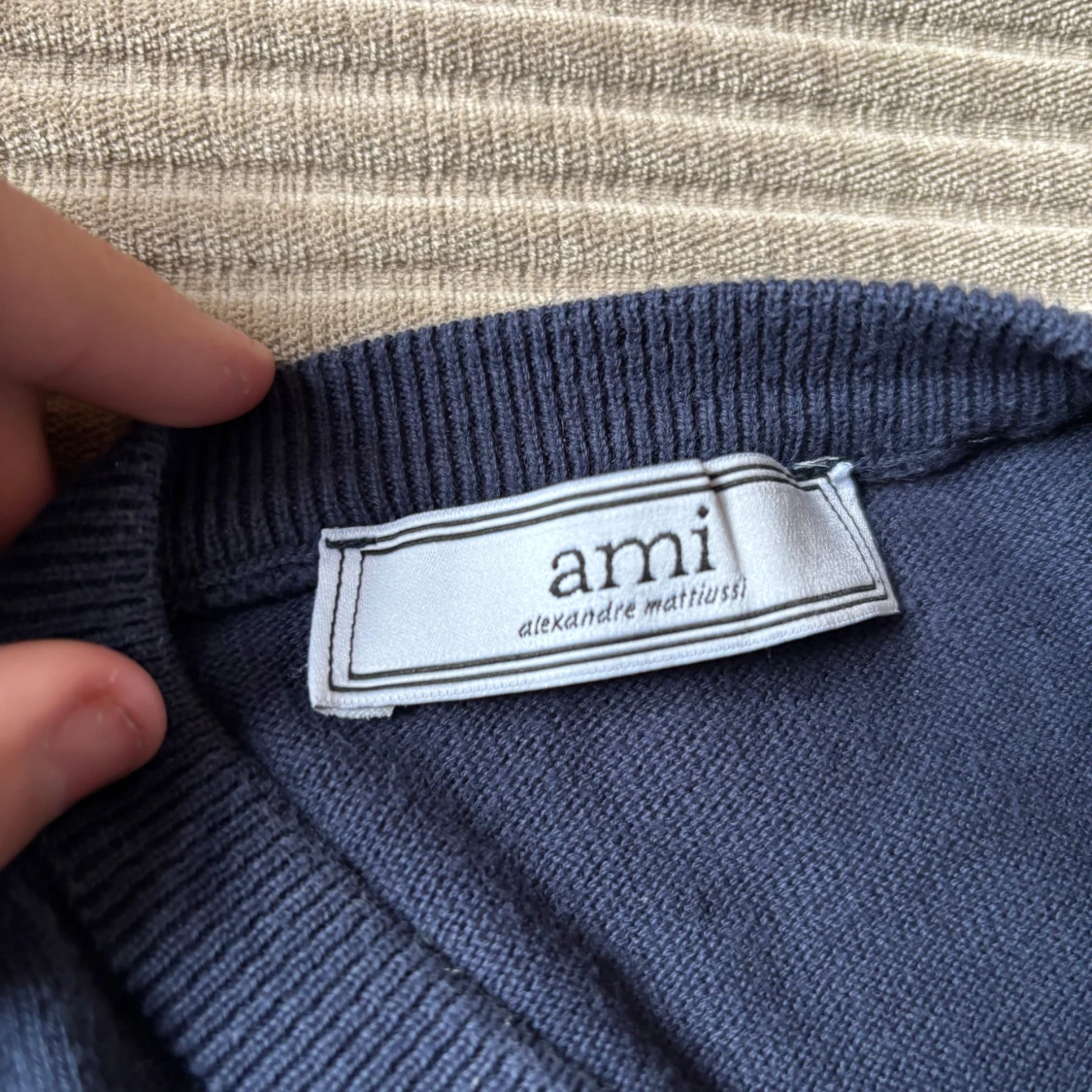 Mörkblå tröja från Ami paris  - 2