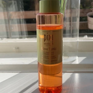 Pixi Glow Tonic - Se ovan hur mycket av produkten som är kvar, originalpris 209kr