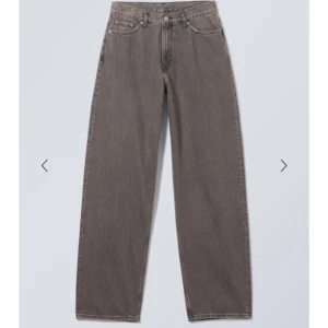 Weekday Rail Mid Loose jeans grå 24/32 - Grå jeans från Weekday i modellen Rail Mid Loose med rak och loose passform. 