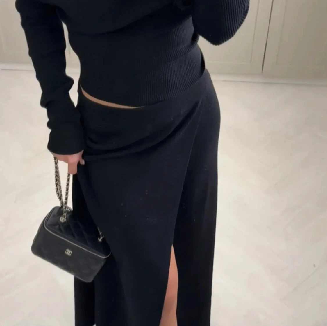 Svart lång stickad sett kjol och topp - 1