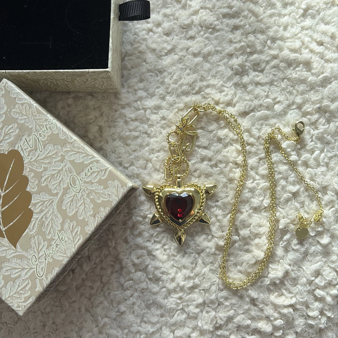 Guldigt halsband med hjärthänge - 2