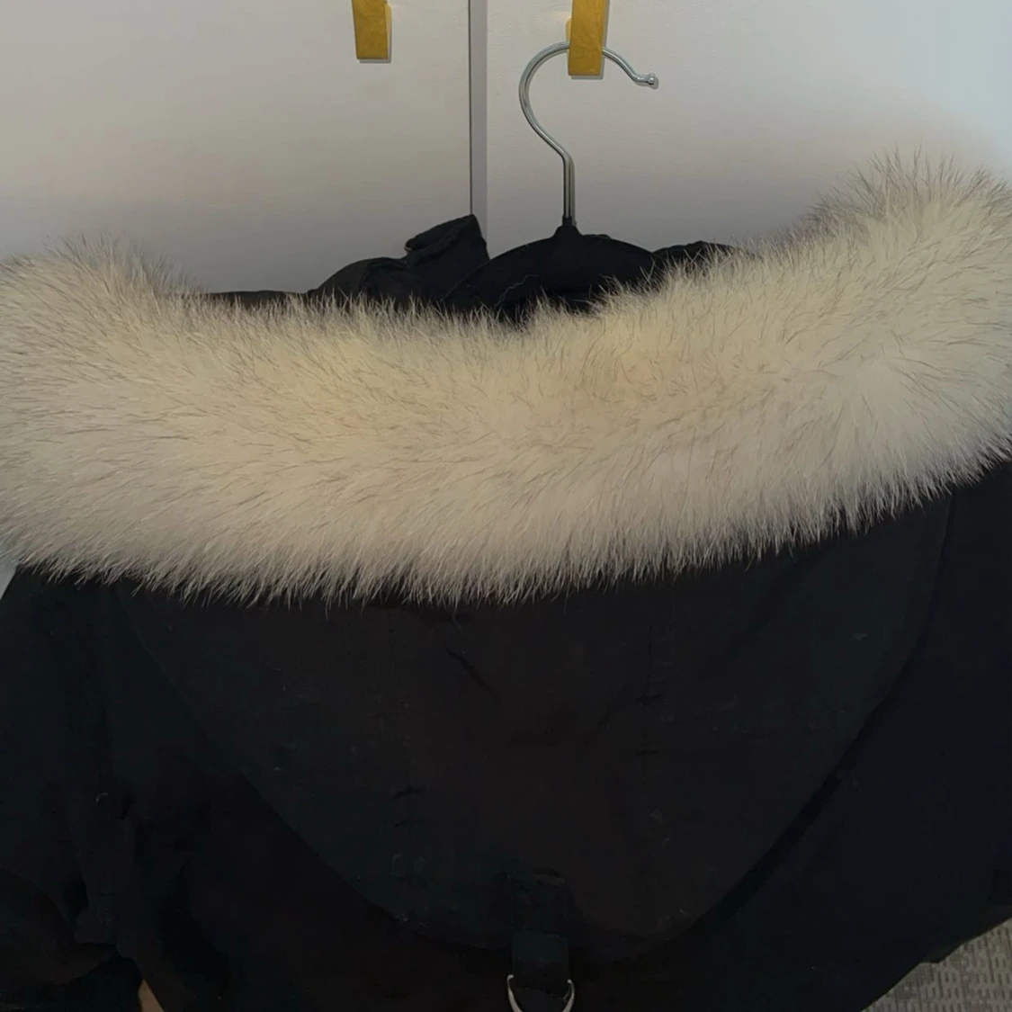 Svart dunjacka Moose Knuckles med päls - 2