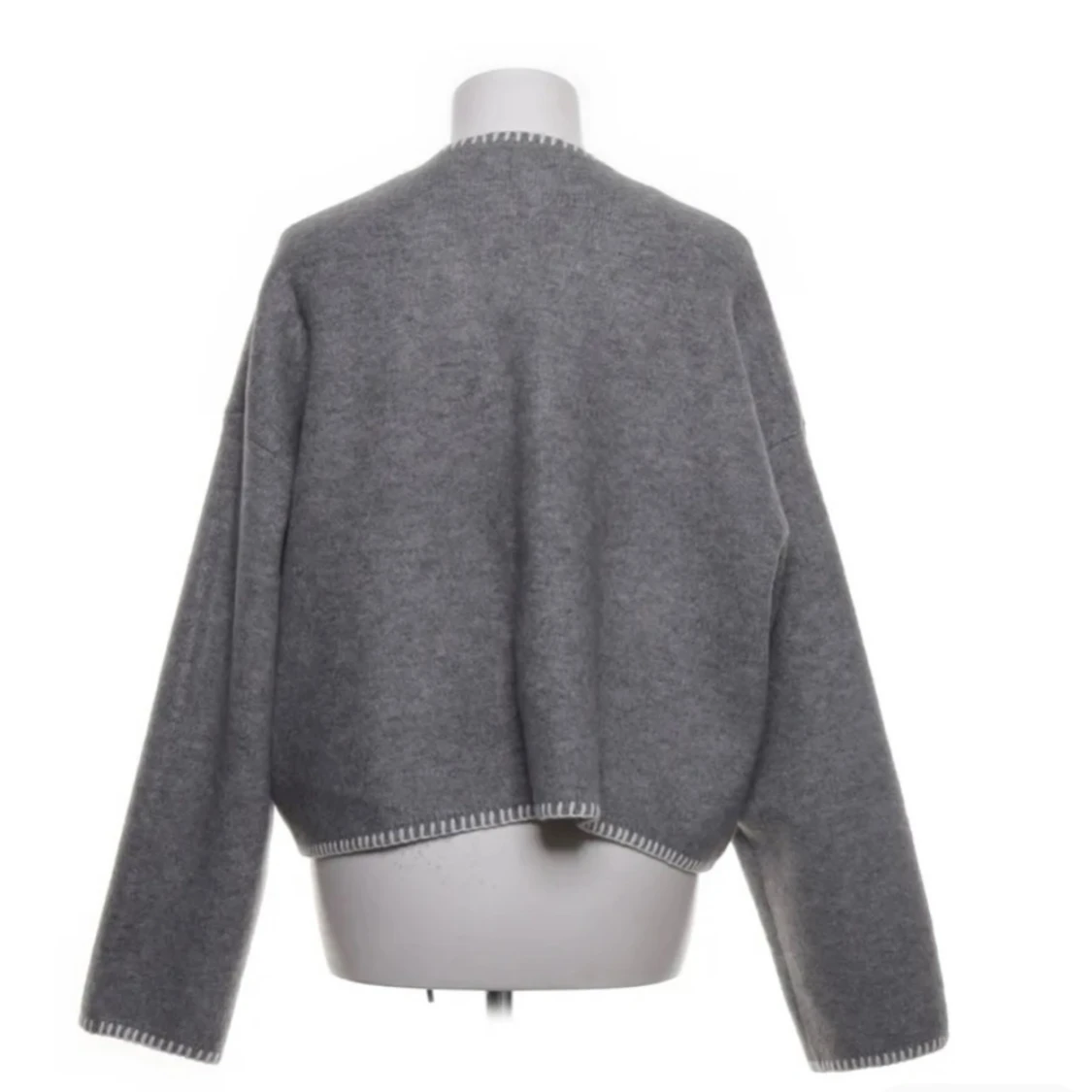 Grå kofta från Zara med vita detaljer - 1