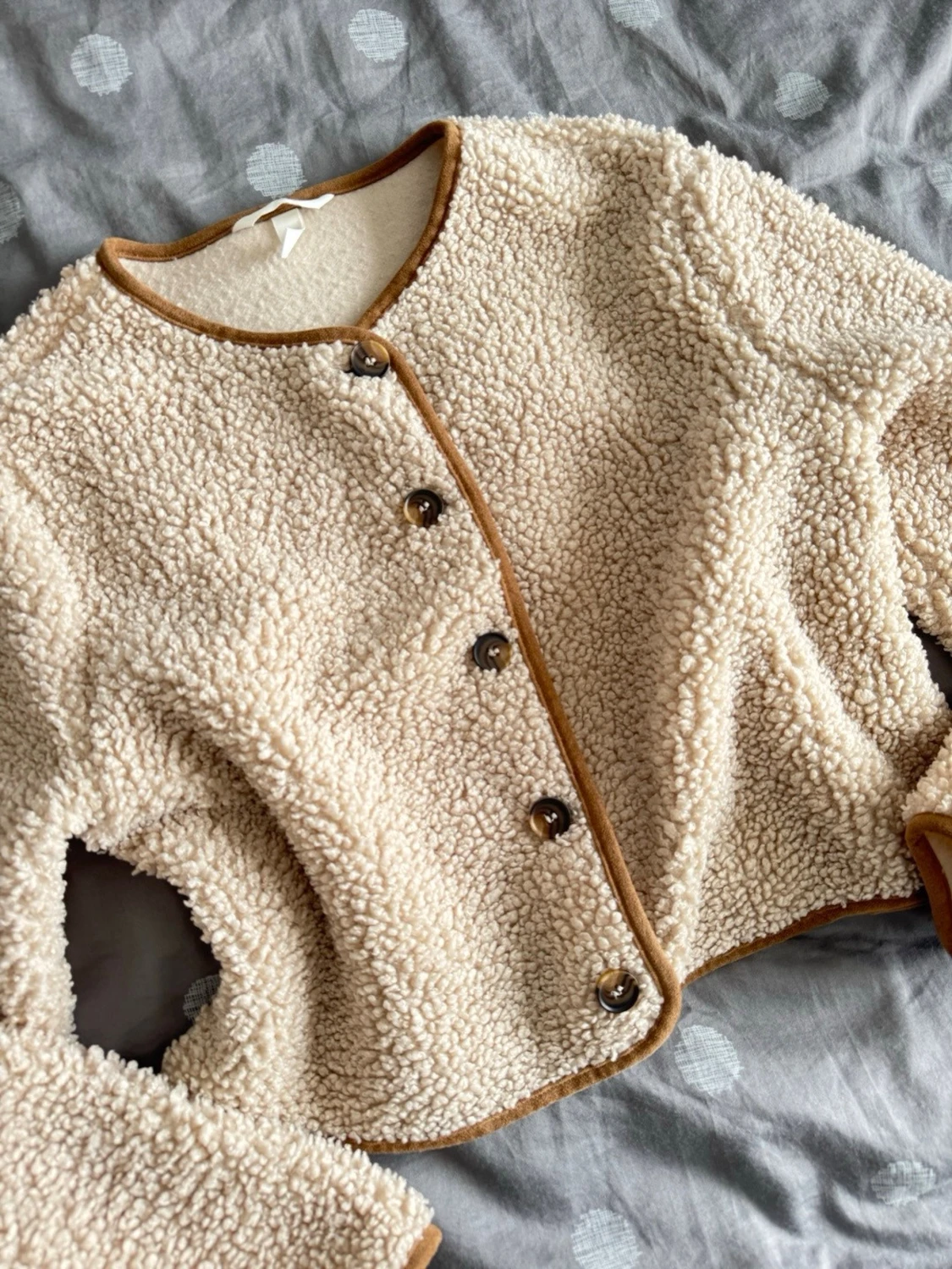 Beige teddyjacka med knappar - 2