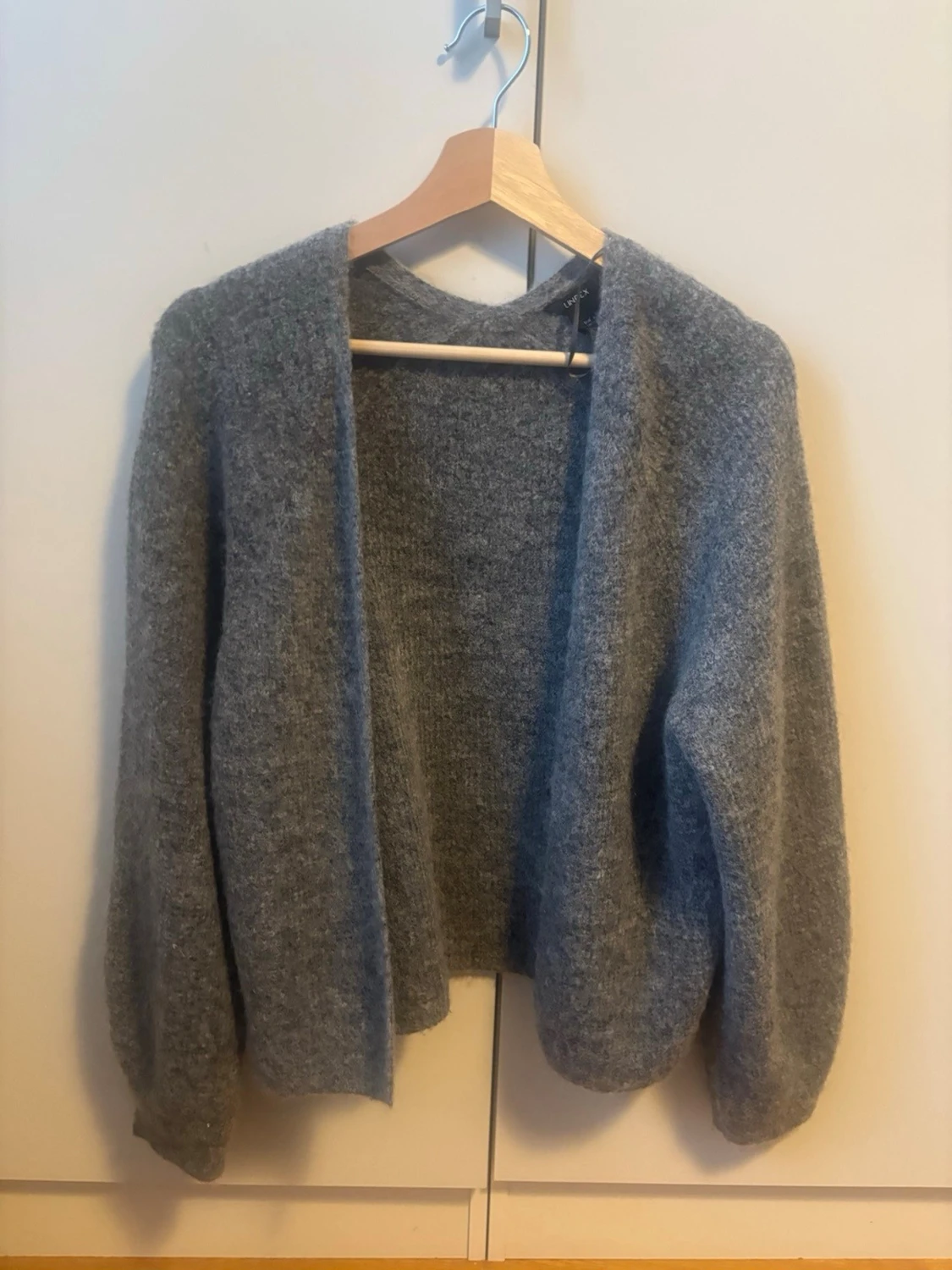 Grå stickad kofta från Lindex - 2