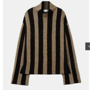 Unik stickad tröja  - Såå snygg och unik tröja med polokrage från Carin Wester❤️❤️nypris är 700, slutsåld online! I blandning av alpacka och ull 