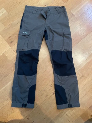 Lundhags överdragsbyxor  - Säljer ett par lundhags överdragsbyxor i storleken M