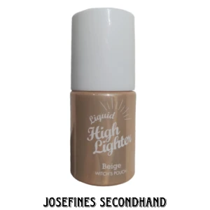 Kbeauty liquid highlighter  - Kbeauty liquid highlighter från Yessstyle i champagne färg. Är för de som gillar en subtle highlighter. Ordinare pris 89 kr. Har bara swatchas på handen. Skickas med brev, frakt 15 kr, gratis frakt vid köp av 3 eller fler sminkgrejer/accessoarer