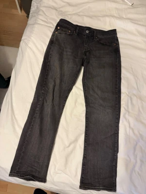 Levi’s jeans  - Tre par Levi’s jeans 502 & 514. Bra skick snygg färg
