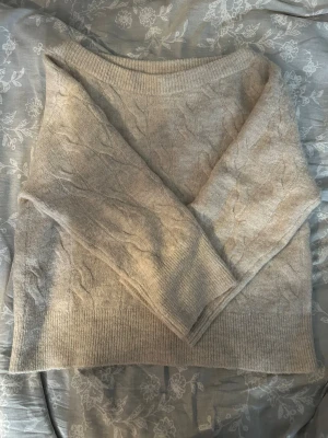 Gina Tricot tröja - One shoulder tröja från Gina tricot 14+