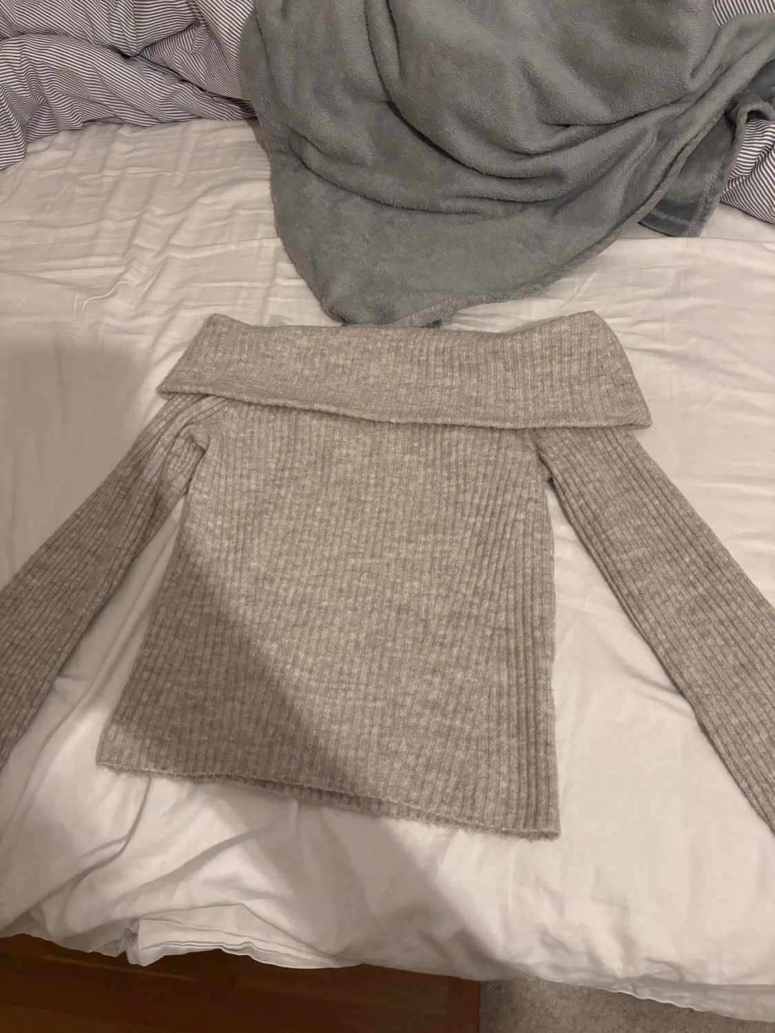 Beige ribbad offshoulder tröja H&M - 1