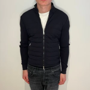 Moncler cardigan  - 9,5/10 | S men passar XS 