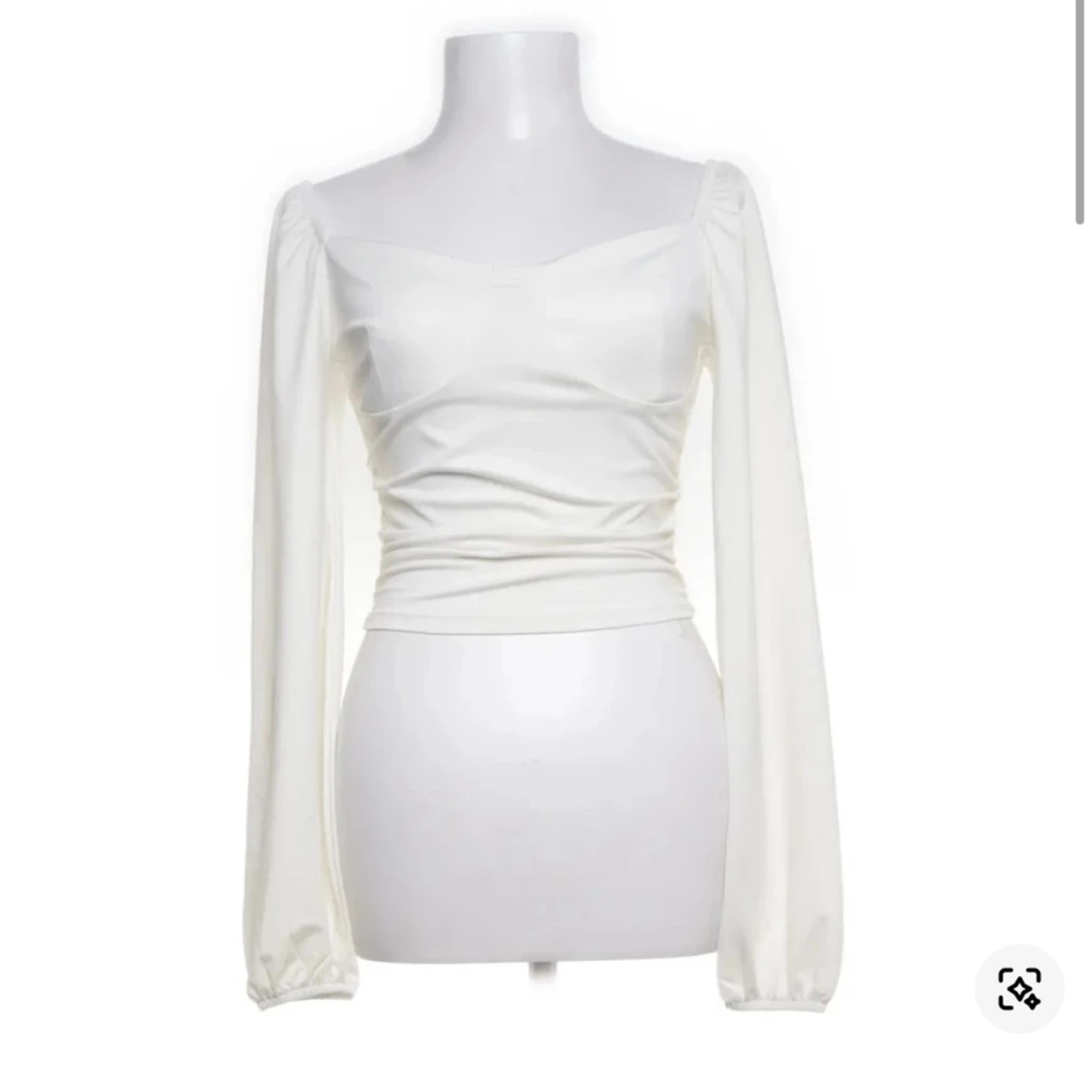 Vit långärmad blus med puffärm