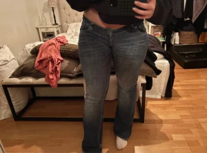 Blå bootcut jeans låg midja - Jätte snygga populära jeans från lager lågmidjade,bara använt 1 gång som nya!