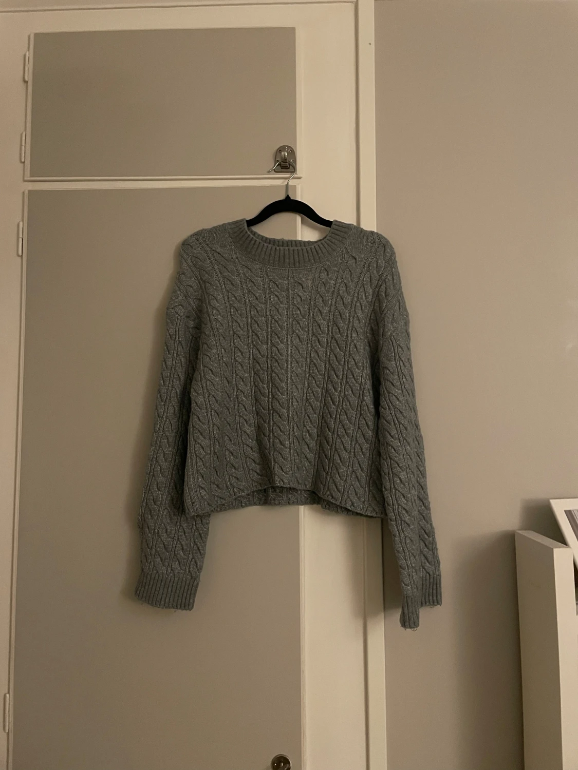 Grå stickad tröja från Lindex