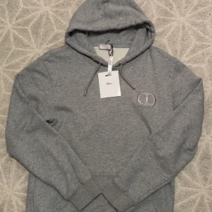 Grå hoodie - Står M men passar S