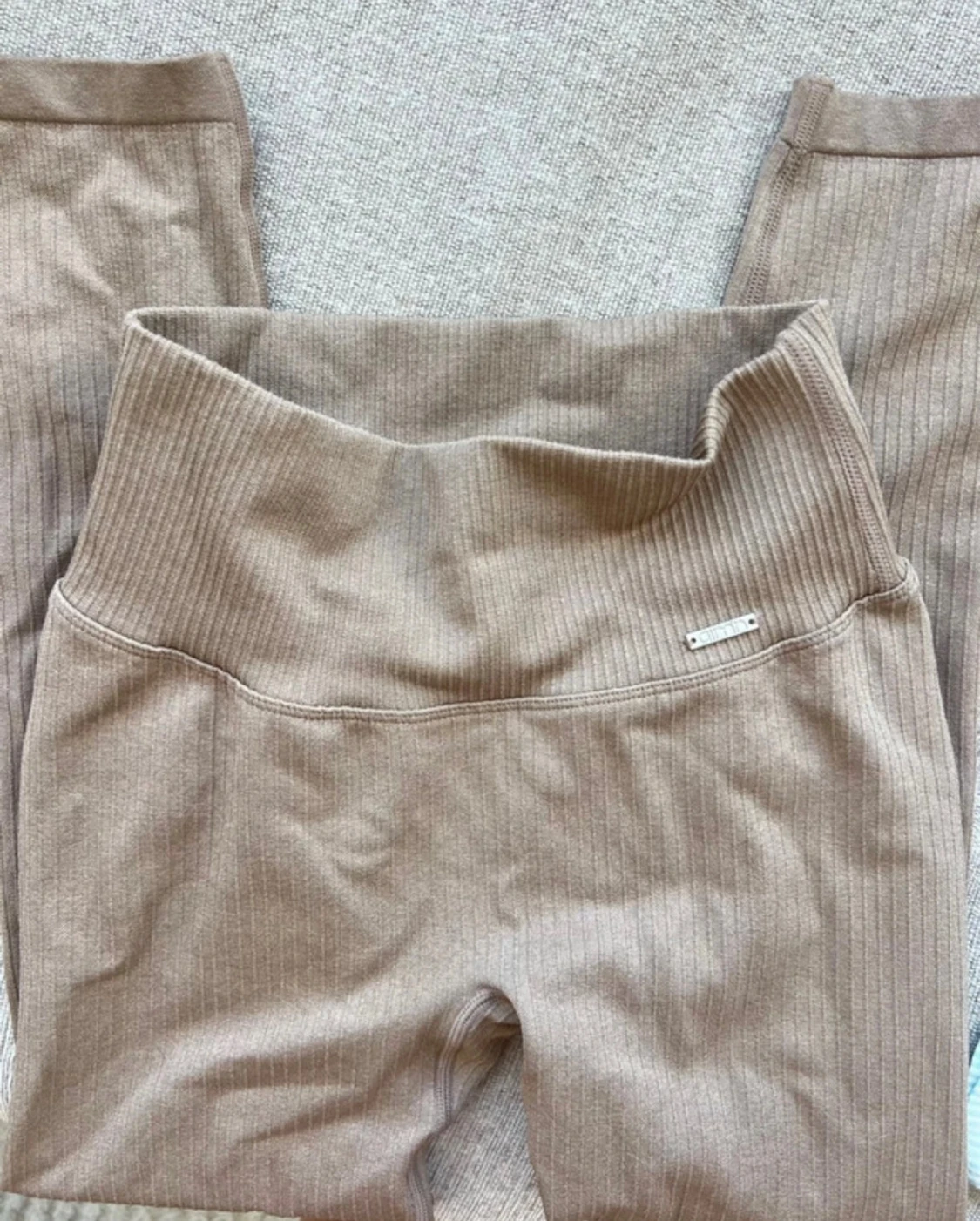 Beige ribbade leggings från Aim'n - 1