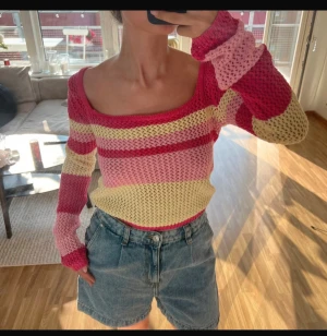 Randig stickad tröja från NA-KD - Virkad tröja 