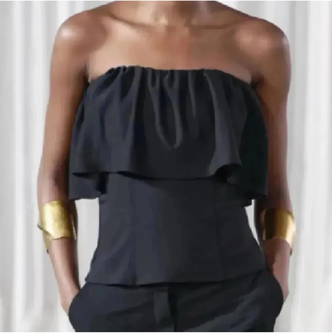 Svart  tubtopp med volang Zara 