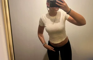 Topp Zara  - Vit ribbad topp från Zara, storlek xs men superstretchig💗