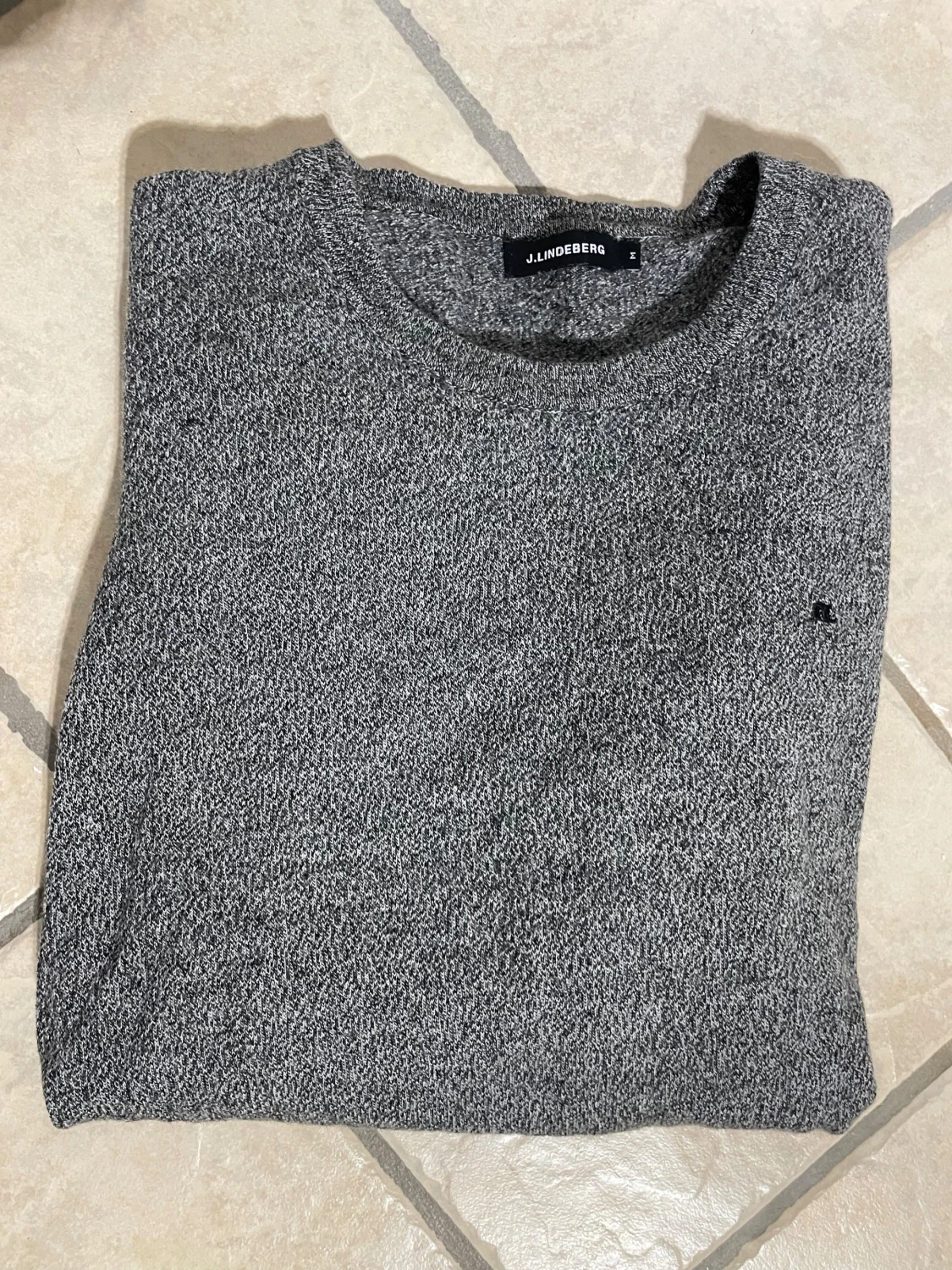 Grå stickad tröja J.Lindeberg - 1